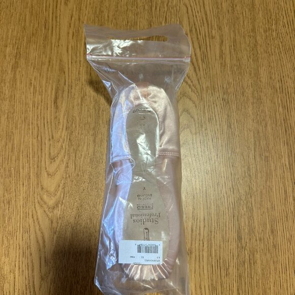 Freed Studio Professionals Size 6 1/2 EE - Picture 2 of 4